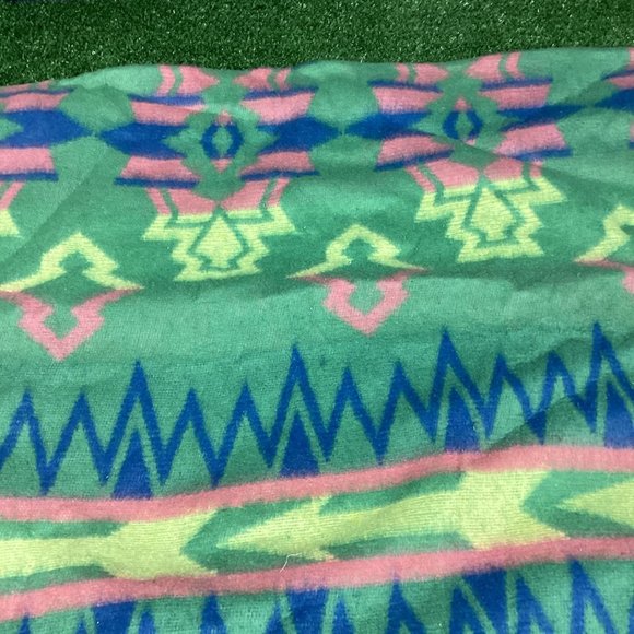 Vintage Aztec Pattern Blanket 75" x 54" - Picture 6 of 7